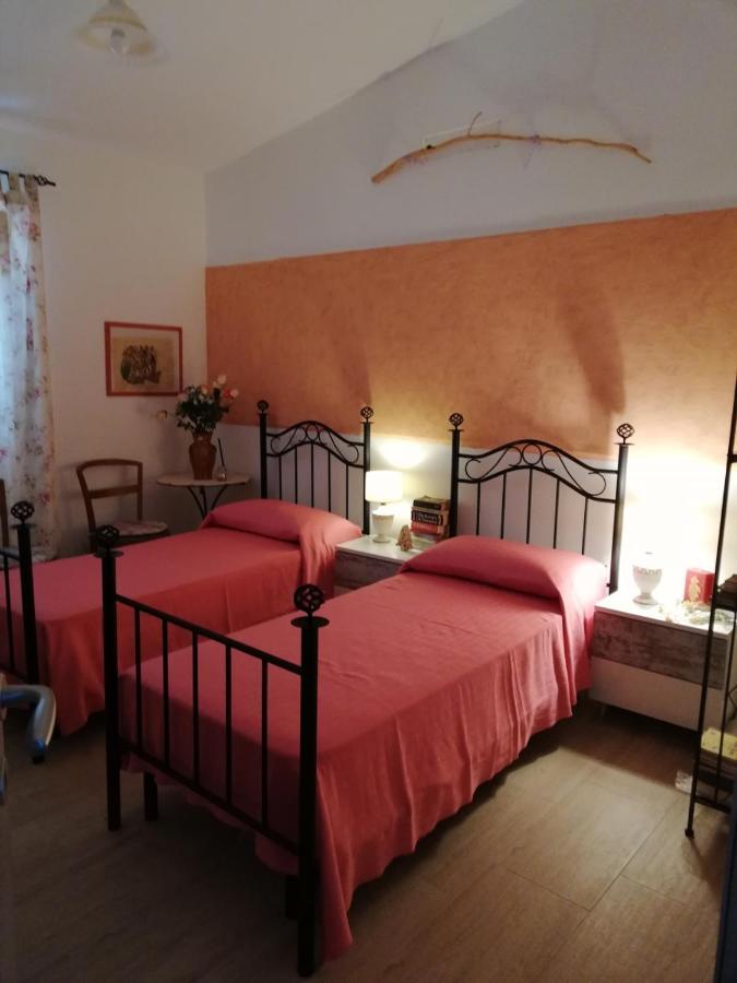 Insula -- Telti Hotel Buitenkant foto