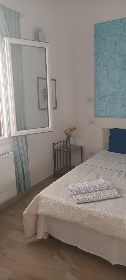 Insula -- Telti Hotel Buitenkant foto
