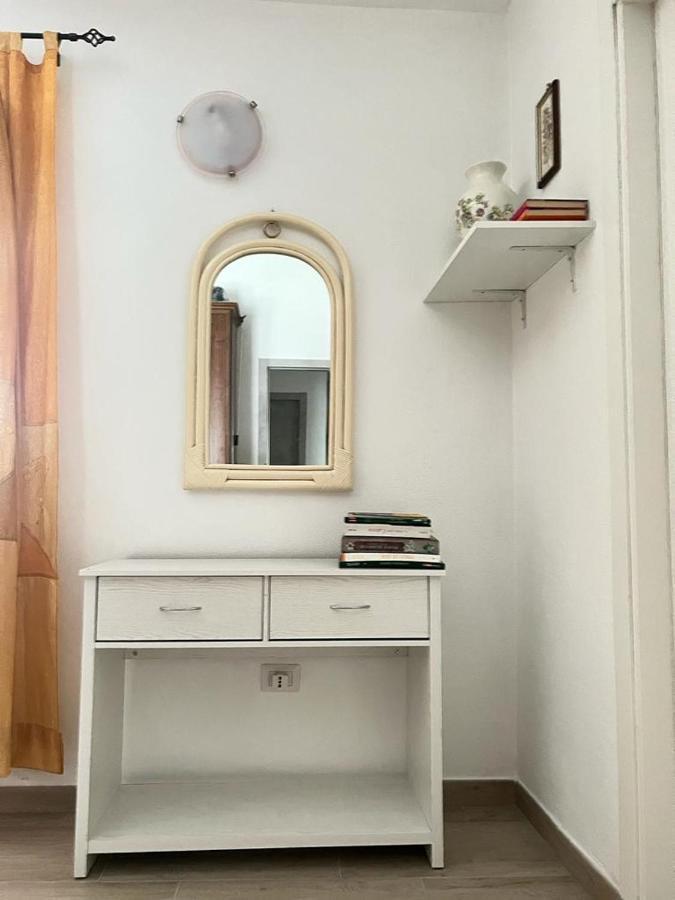 Insula -- Telti Hotel Buitenkant foto