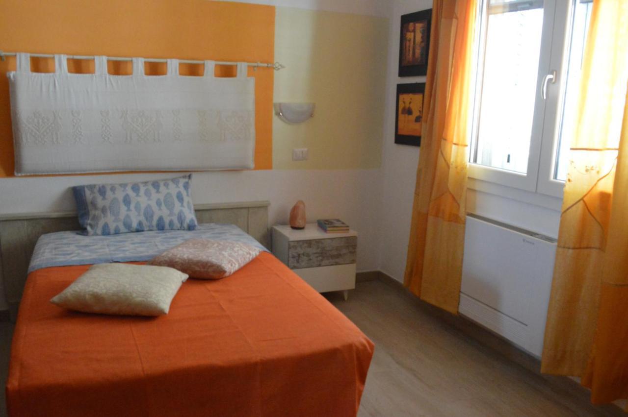 Insula -- Telti Hotel Buitenkant foto