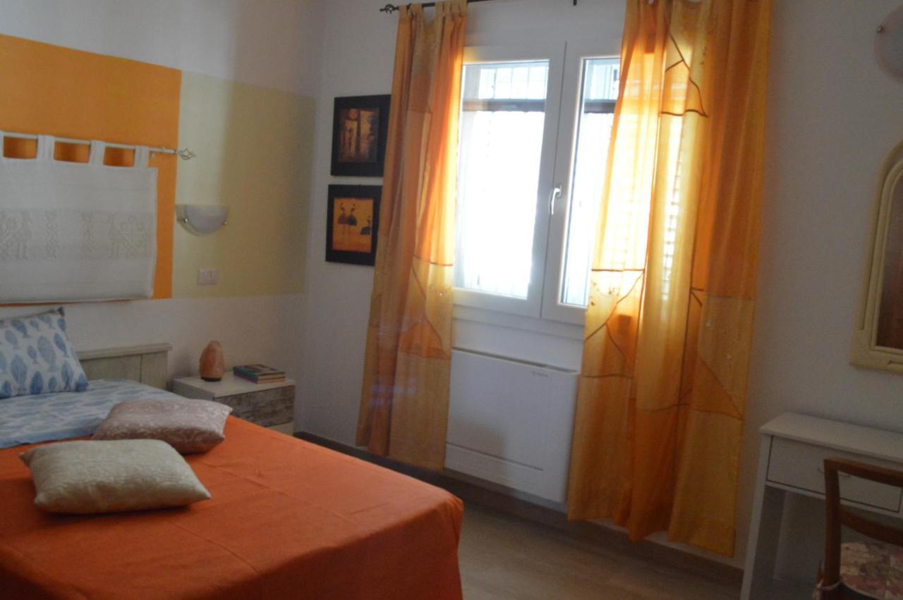 Insula -- Telti Hotel Buitenkant foto
